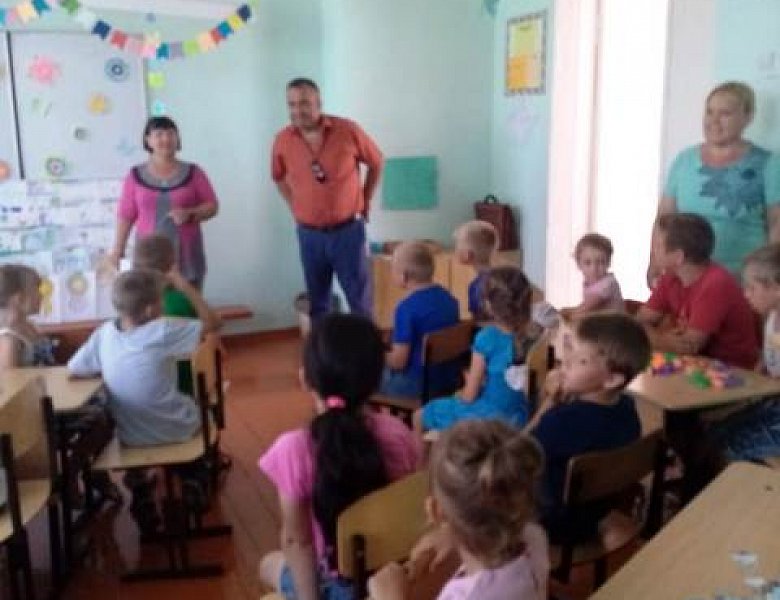 Школьный летний лагерь посетил начальник Управления образования А.В.Захарин.